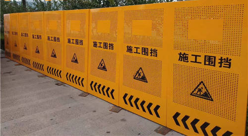 围挡是“墙”也是“窗”